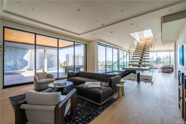 Photo - 1947 Glencoe Way