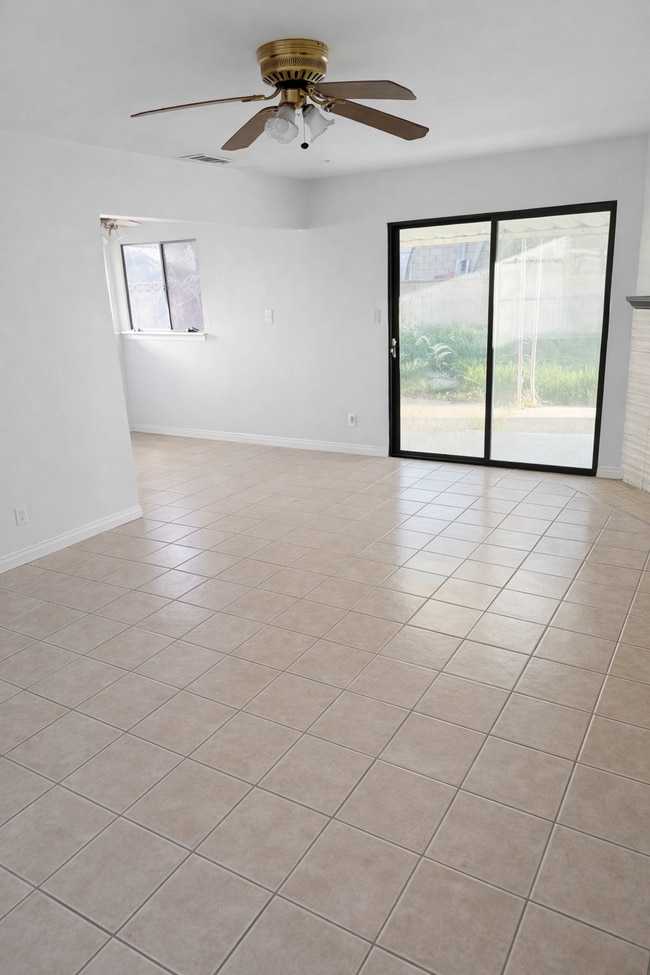 Photo - 526 E Nugent St