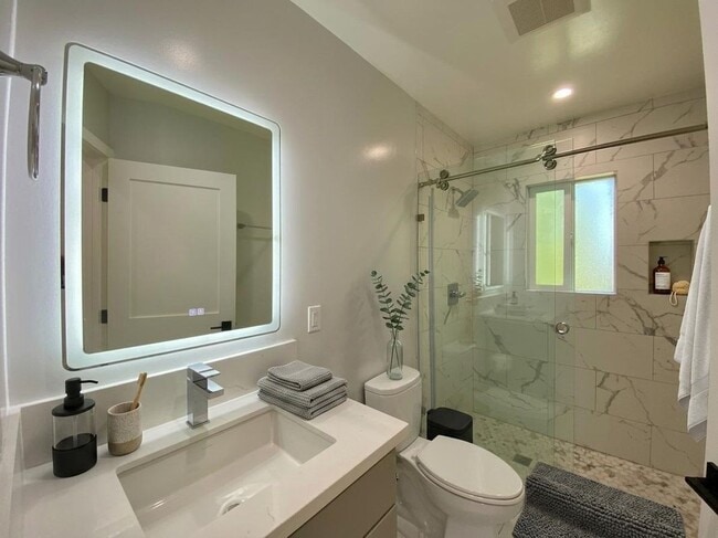 Photo - 3207 W 3rd St