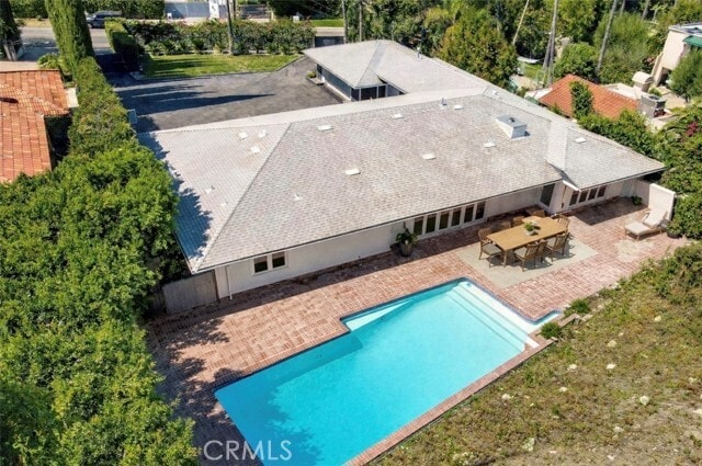 Building Photo - 4450 Hayvenhurst Ave