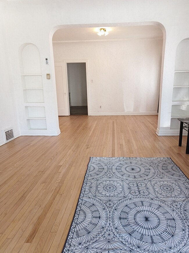 Photo - 427 N Genesee Ave Unit 427