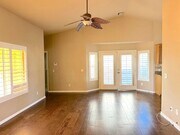 Photo - 5601 Ave