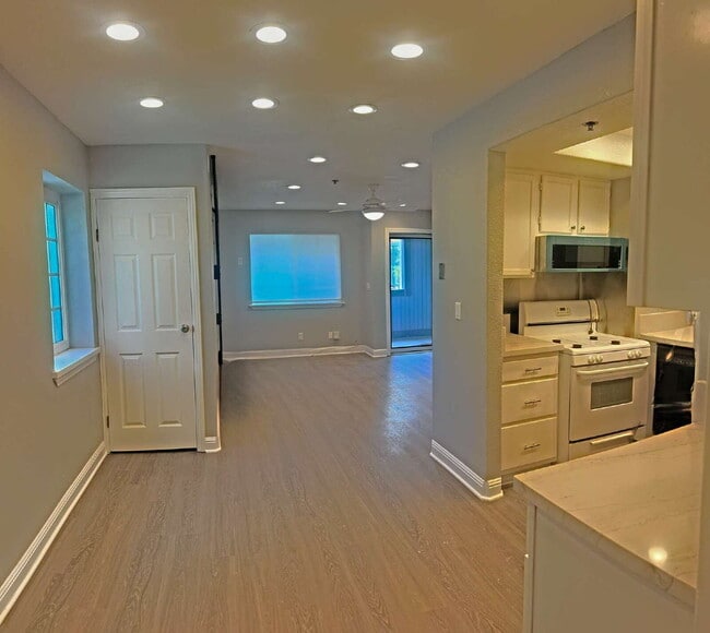 Building Photo - La Mesa Four-Plex Townhouse with Decks & G... Unit #1