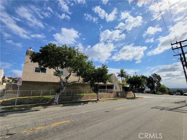 Photo - 2755 E Hill St