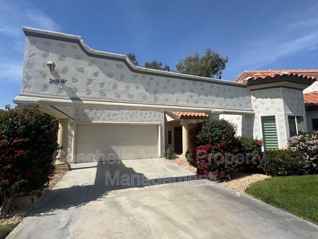 Photo - 269 Vista Royale Cir W