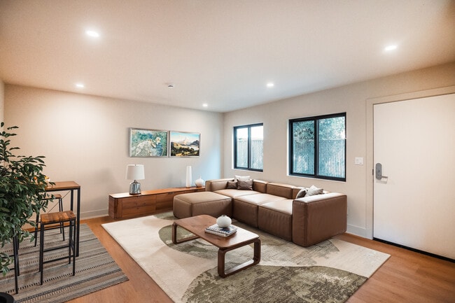 Photo - 4541 1/2 Melbourne Ave Unit 5