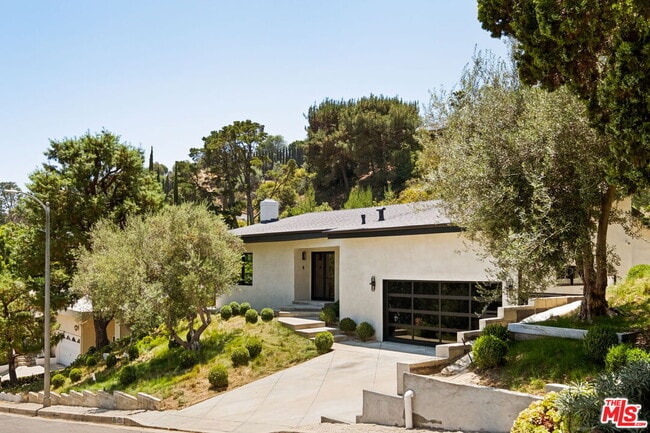 Building Photo - 8628 Edwin Dr