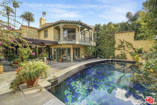Photo - 707 N Bedford Dr House