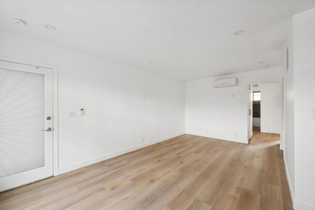 Photo - 1008 N Stanley Ave Unit 4