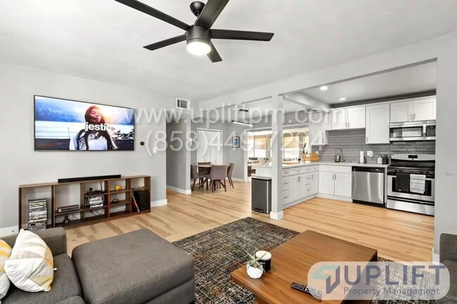 Photo - 5520 Olvera Ave