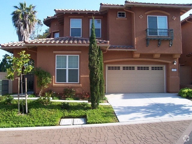 Building Photo - 4 Bedroom home in Carmel Valley with Washe...