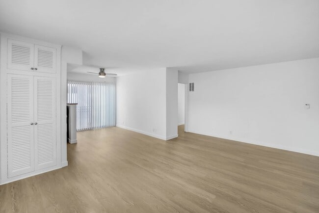 Photo - 744 S.Windsor Blvd. - just south of Wilshire Blvd. Unit 06