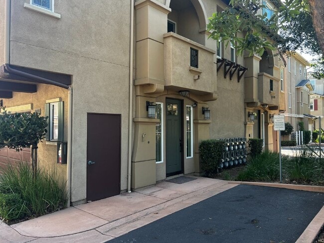 Photo - 2244 Indus Way