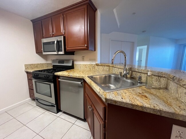 Building Photo - Beautiful 3-Bedroom Ground-Level Condo wit...