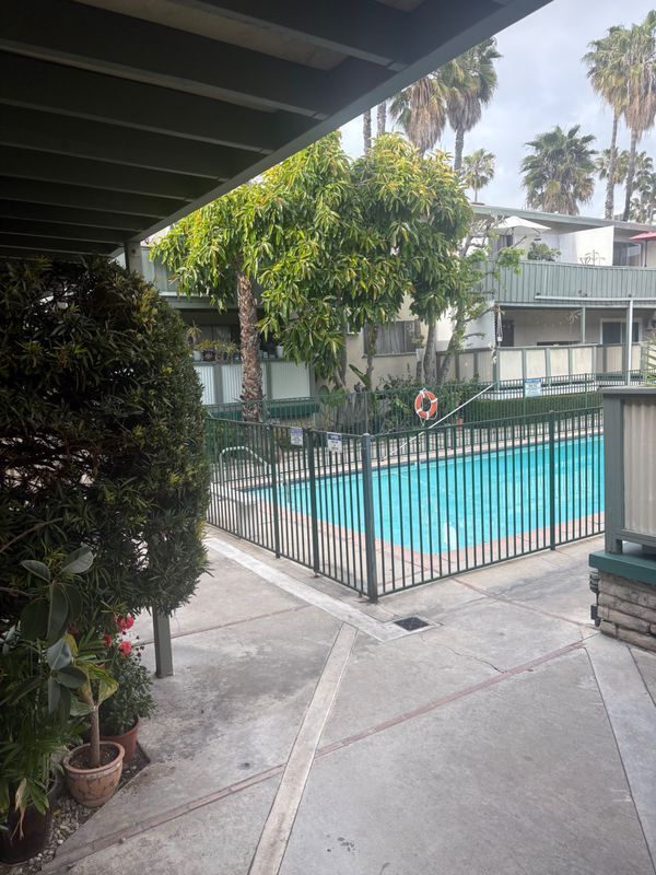 Building Photo - 7254 Hollywood Blvd