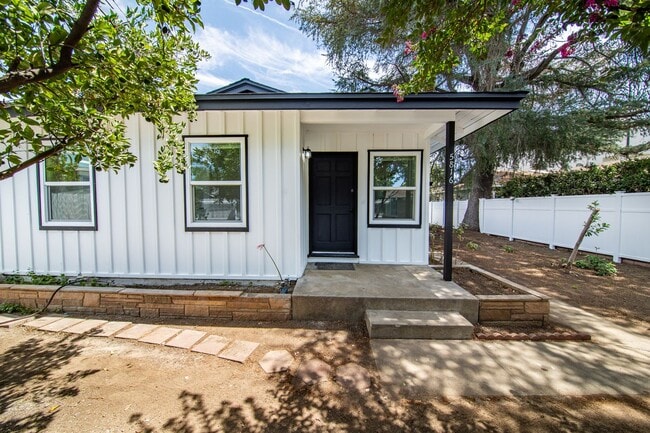 Photo - 5816-5818 Kester Ave