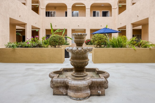 Fountain - Vinton Court - H63