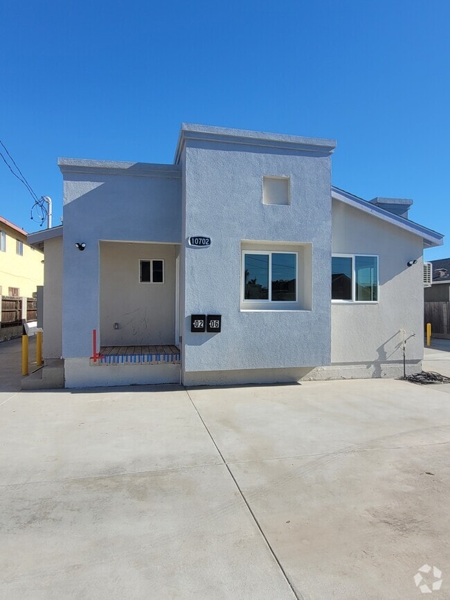 Building Photo - 10702 S Grevillea Ave Rental