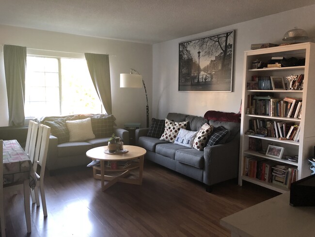 Photo - 2929 S Orange Dr Apartments Unit B
