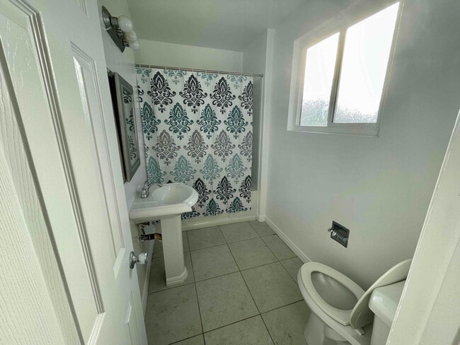 Photo - 933 6th St Unit 10