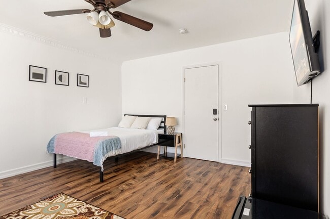 Photo - 515 Landfair Ave Apartment Unit Single Room 11 - 11