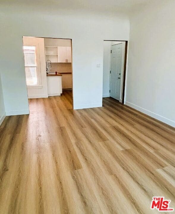 Photo - 2109 1/2 W 54th St