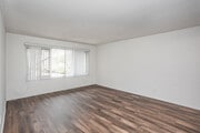1BR, 1BA - 626SF - Living Room - Crestwood Apartments