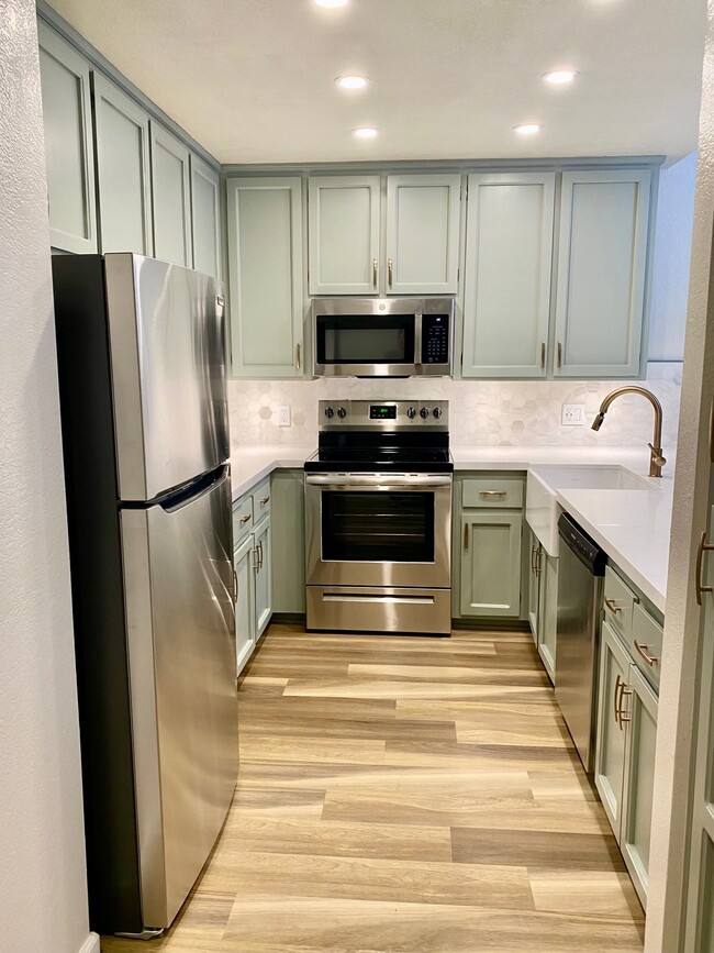 Photo - 270 Dahlia Ave