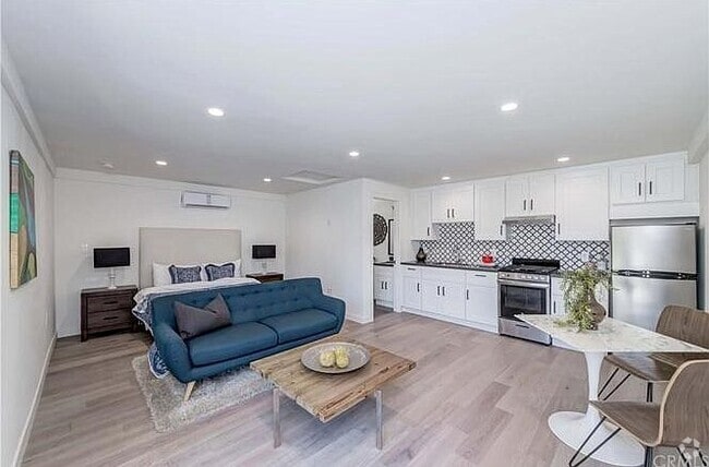 Building Photo - 5729 W 76th St Unit ADU Rental