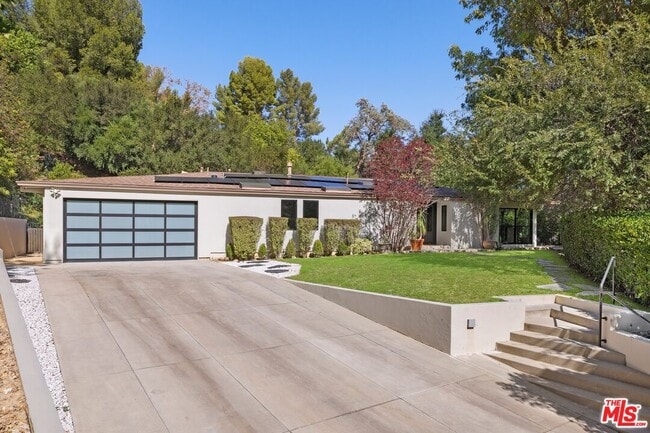 Photo - 16957 Mooncrest Dr