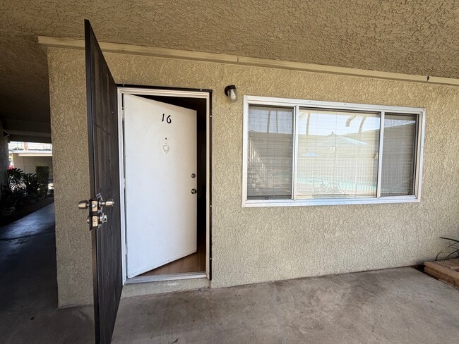 Building Photo - 444 E Rowland St Unit #16