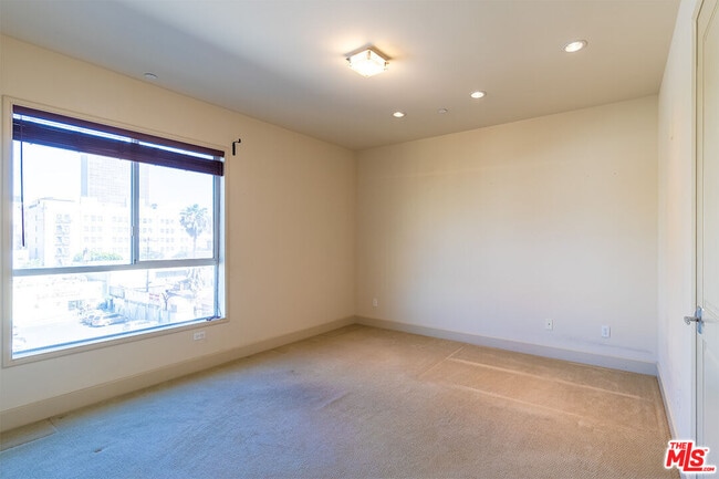 Photo - 848 Irolo St Unit 308