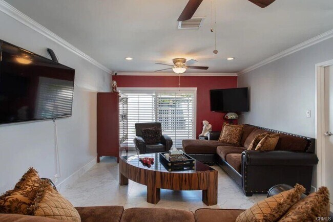 Photo - 7001 Van Noord Ave