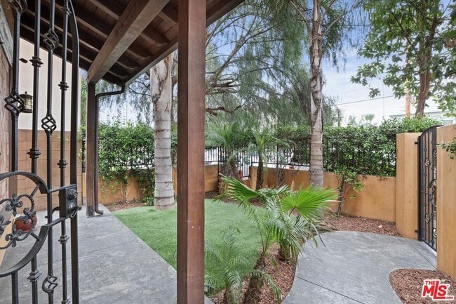 Front Yard - 4307 S Centinela Ave