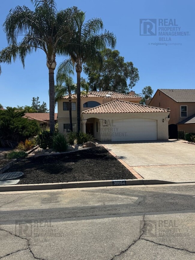 Building Photo - Waterfront Living in Canyon Lake!