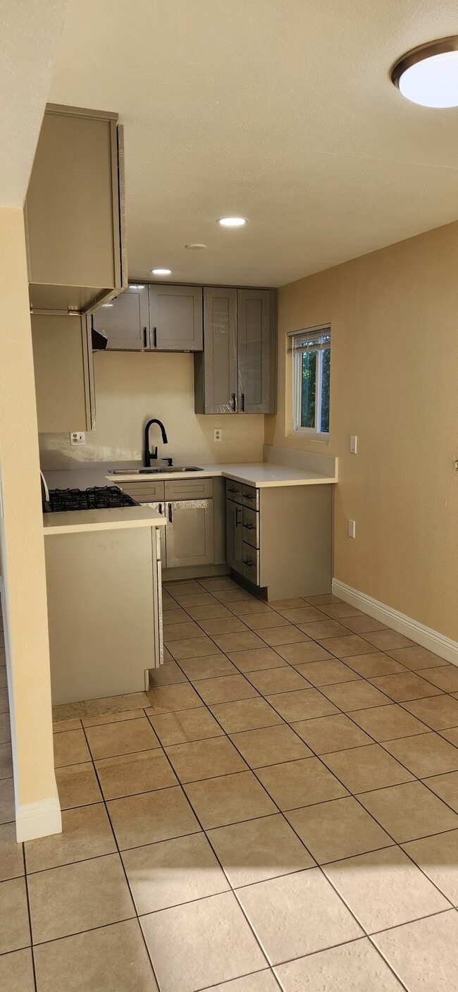 Photo - 1131 W Highland St Unit E