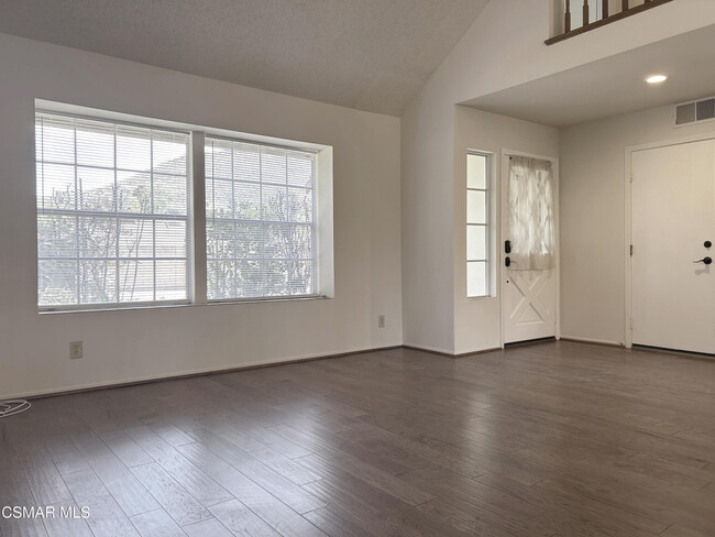 Photo - 521 Melbourne Ct