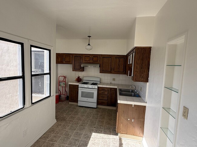 Photo - 5942 Willoughby Ave Unit 5