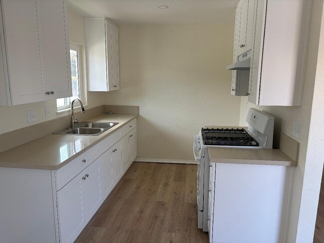 Kitchen - 7702 Amberleaf Cir Unit 4