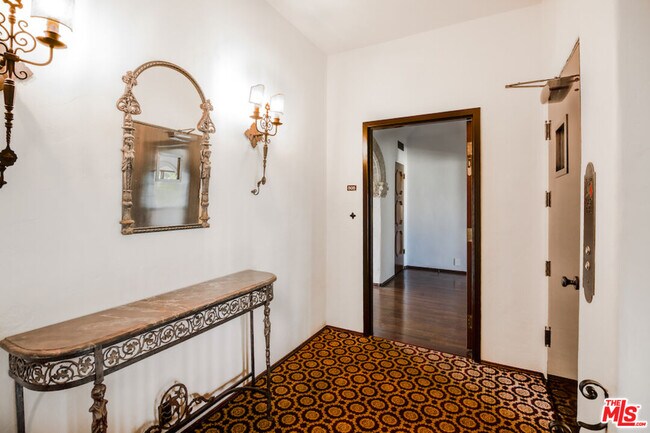 Photo - 1302 N Sweetzer Ave Unit 505