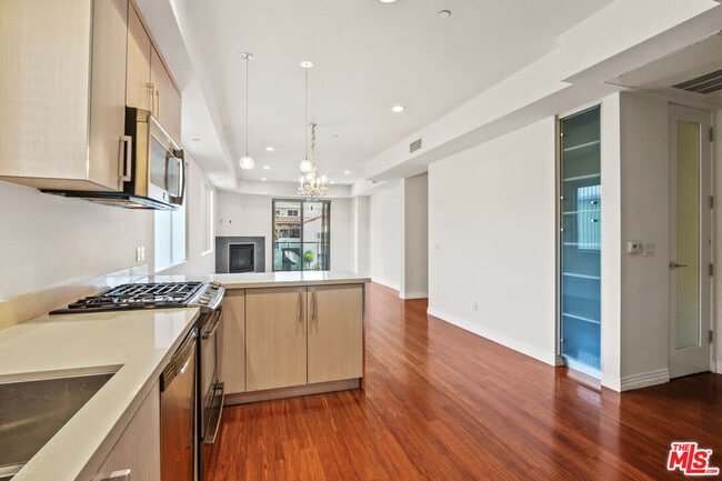 Photo - 819 S Holt Ave Unit 201