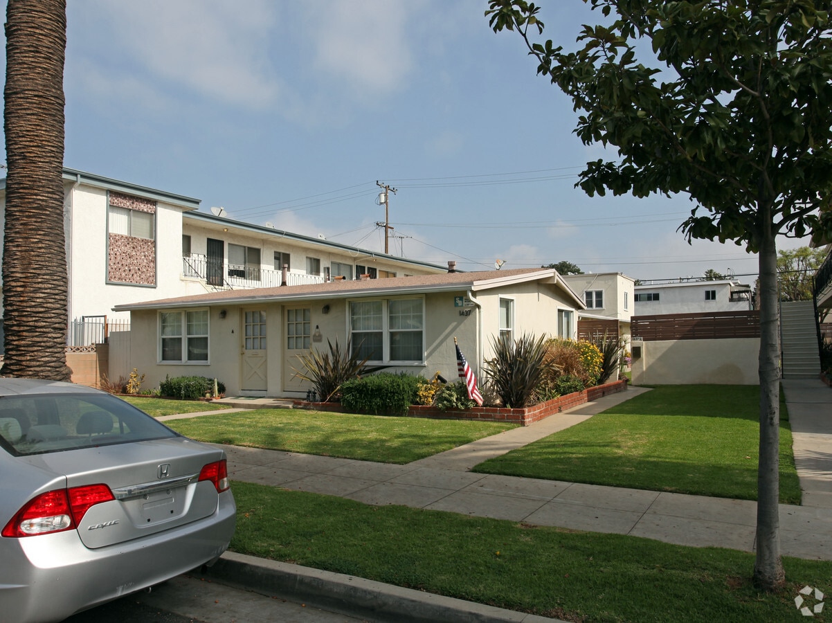 1437 1443 9th St - 1437 1443 9th St Apartments