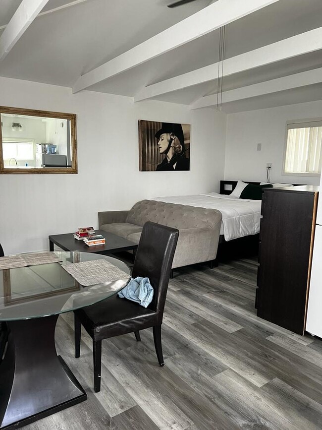 Photo - 340 1/2 Rennie Ave