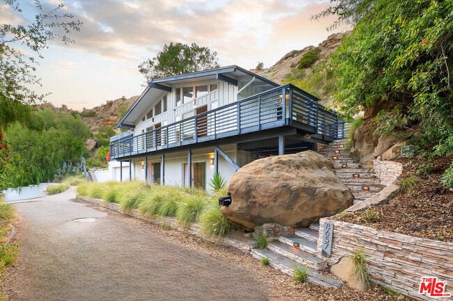 Building Photo - 8657 Valley Flores Dr Rental