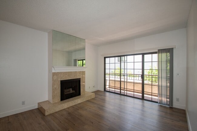 Photo - 11594 Moorpark St Unit 104