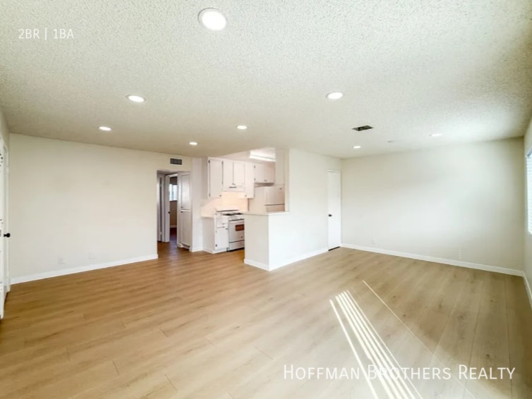 Photo - 14801 Delano St Unit 9