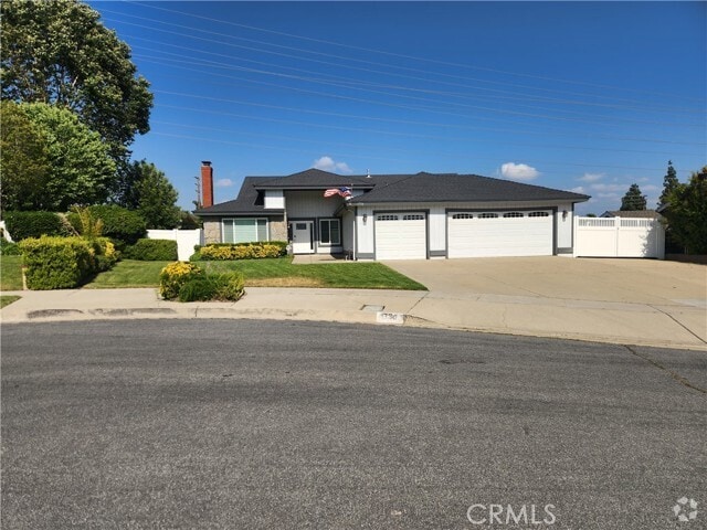 Building Photo - 1736 Fernbrook Ave Rental