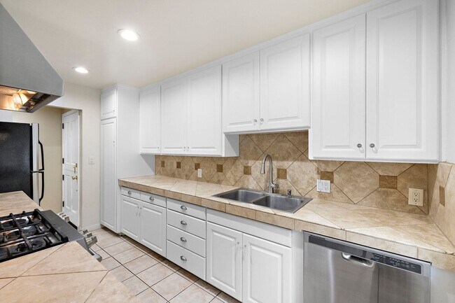 Photo - 214 20th St Unit B