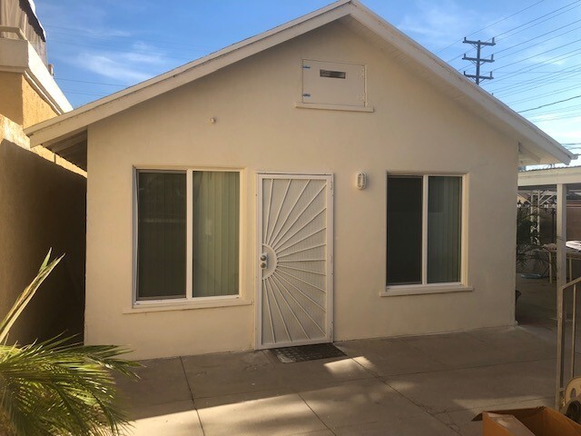 Front of the House - 1014 Thompson Ave Unit 1