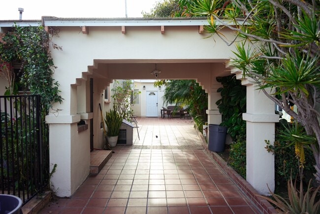 Photo - 4191 Angeles Vista Blvd